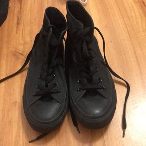 Size 8 black converse all stars